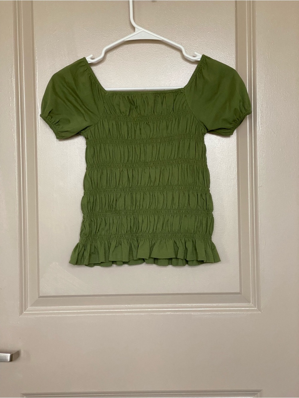 Girls Crown & Ivy Olive Green Smocked Square Neck Puff Sleeve Top size small